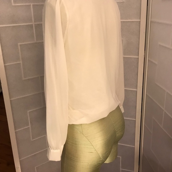 Converse chiffon gold studs on shoulders - Picture 4 of 6